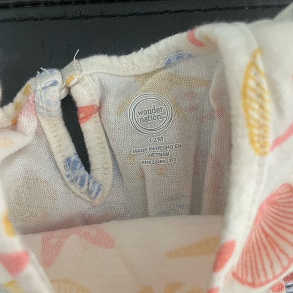 Adorable Baby Clothing Set in Pink and White - Picture 5 of 9